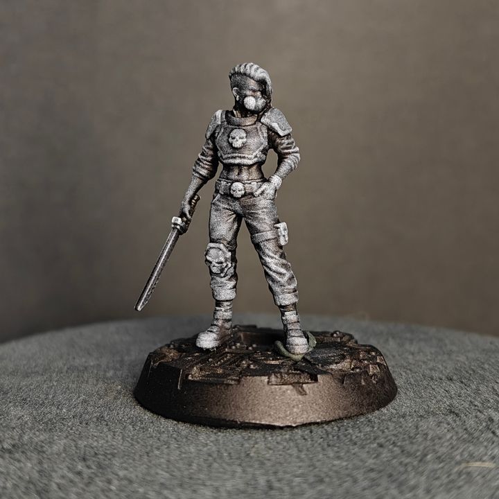 Front-on view of Street Cats gang leader in neutral stance, mask and skull knee pad detail visible, resin miniature